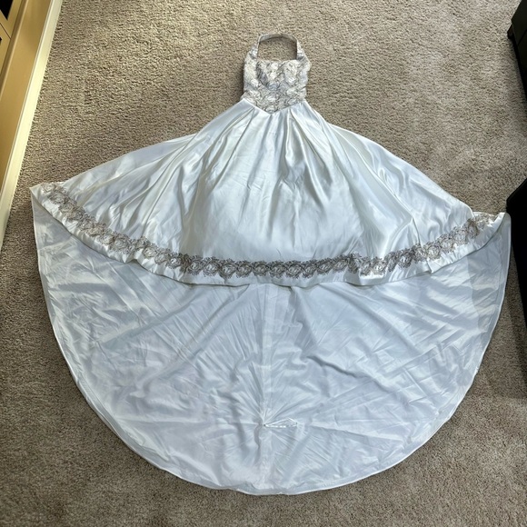 Jai International by Alfred Sung Wedding Dress size 10 - Picture 1 of 10